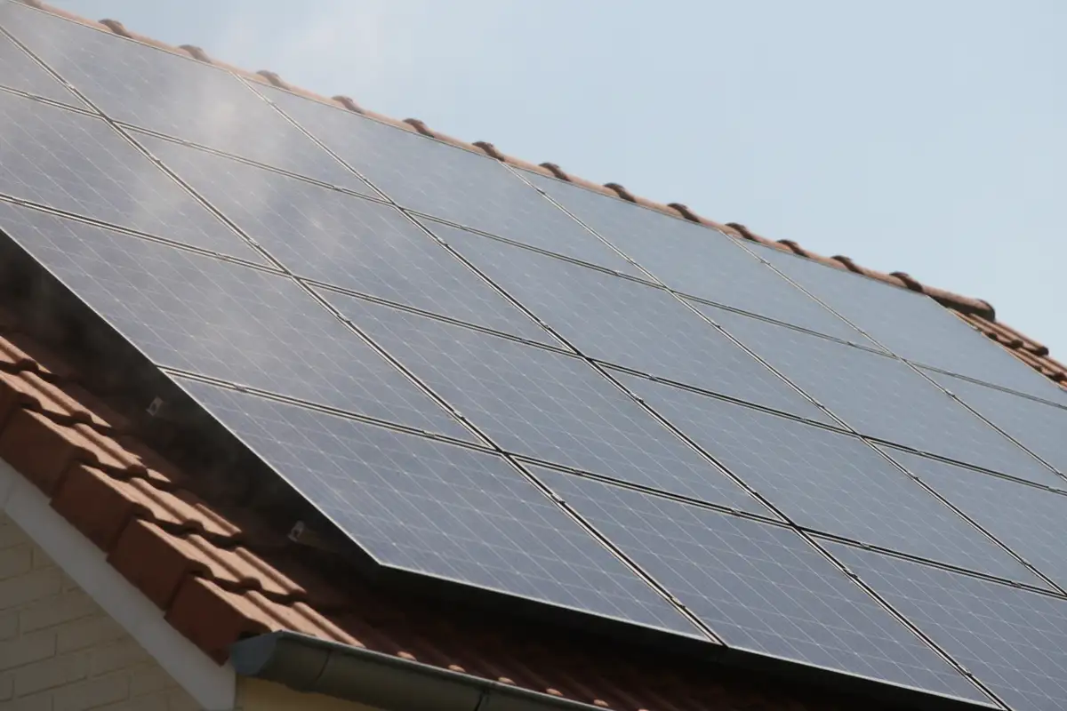 Warum liefert meine Solaranlage im Hochsommer weniger Strom?