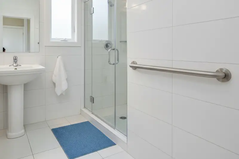 Rund 75 Prozent der pflegenden Angehörigen berichten, dass Körperpflege der größte tägliche Stressfaktor bei der Betreuung von Demenzkranken ist