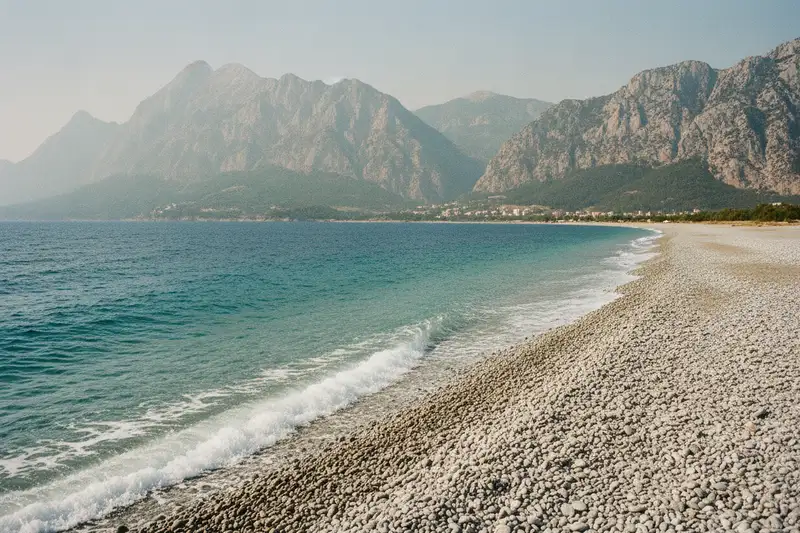 Wer statt Anfang August Mitte September an die türkische Riviera fliegt, spart pro Person 200 bis 300 Euro bei 26 bis 27 Grad Wassertemperatur