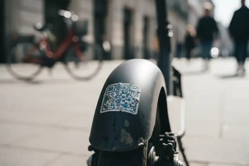 48,6 Prozent aller bei E-Scooter-Unfällen Verunglückten sind unter 25 Jahre alt, Alkohol ist bei 12,4 Prozent der Unfälle im Spiel