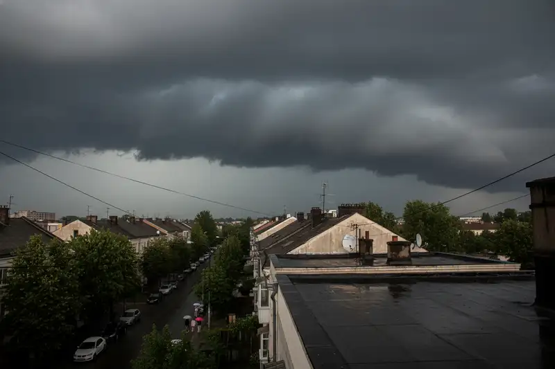 Nur 57 Prozent der Wohngebäude in Deutschland sind 2024 gegen Elementargefahren wie Starkregen versichert.