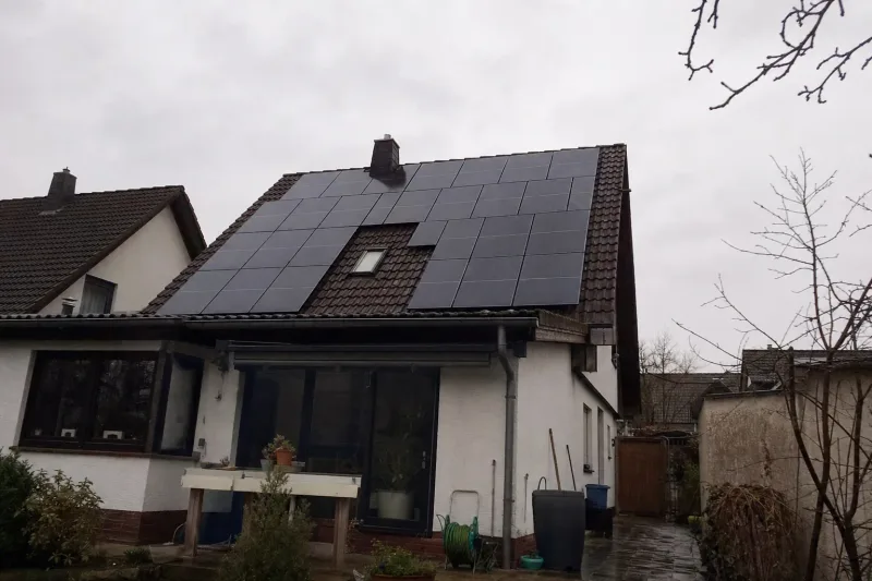 573 Stunden mit negativen Börsenstrompreisen zählte die Bundesnetzagentur 2025: Neuanlagen mit Smart Meter bekommen für diese Stunden keine Einspeisevergütung