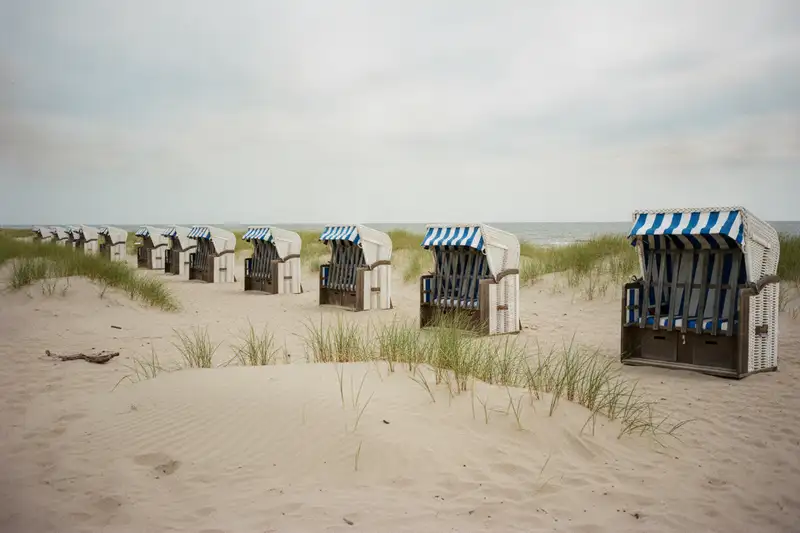 Strandkorb-Miete an der Ostsee: 15,50 Euro pro Tag in Kühlungsborn, in Binz auf Rügen durchschnittlich 18 Euro