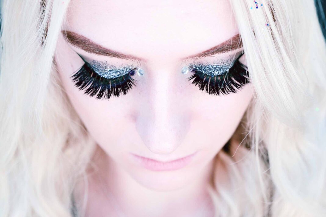 Warum wurden Fake Lashes erfunden?