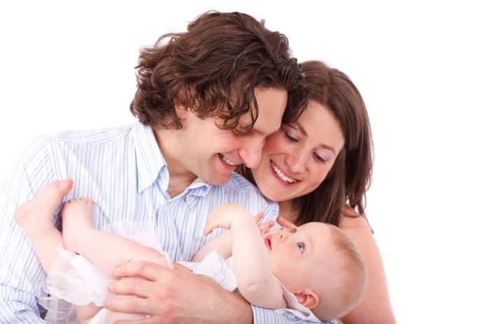 baby-17369_1280 Eltern mit Baby